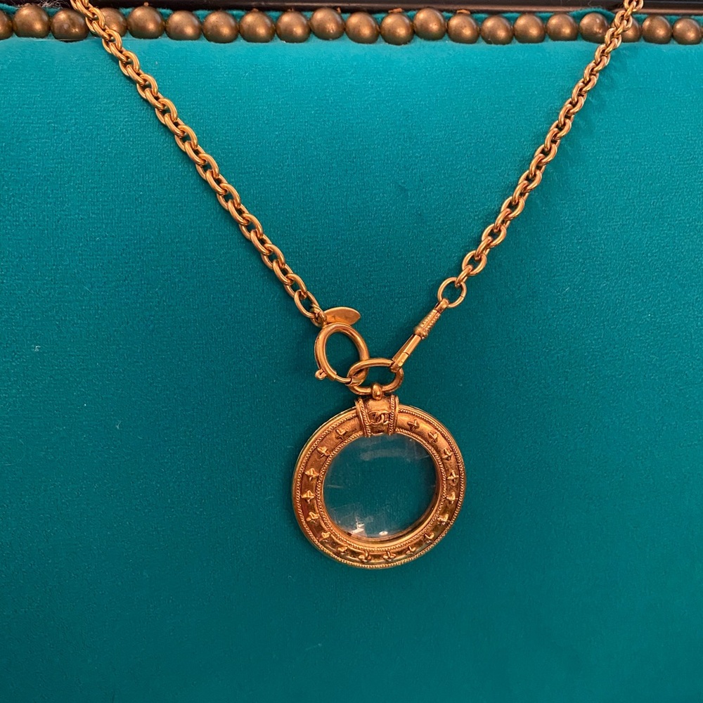 CHANEL vintage magnifying glass pendant necklace